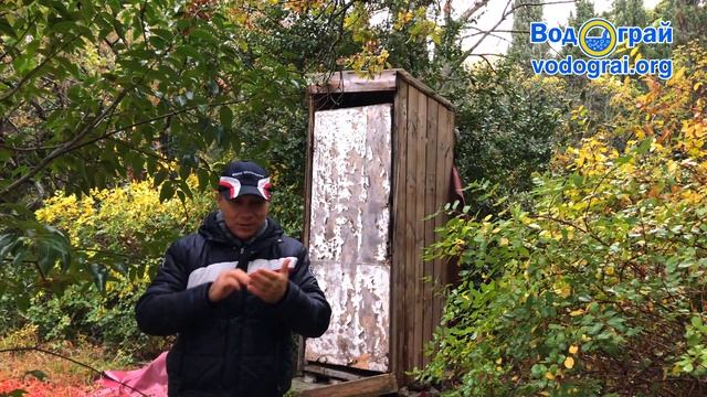 Фекалии в уличном туалете стали едой для бактерий. Удалите экскременты и зловоние без ассенизаторов