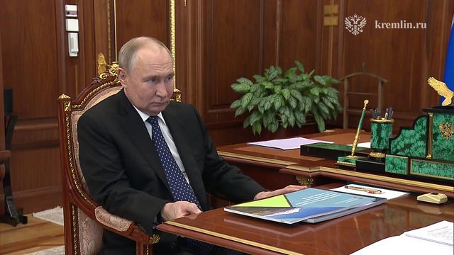 В Кремле проходит рабочая встреча Владимира Путина с главой Кабардино-Балкарской Республики Коковым