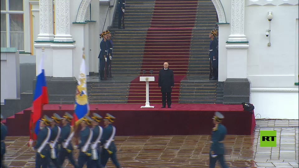 بعد حفل التنصيب.. بوتين يحضر استعراض الفوج الرئاسي في الكرملين