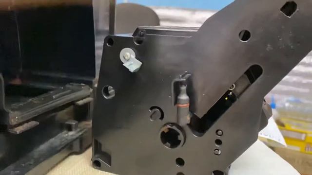 Miele CM6350 много воды в поддоне. Ремонт просто.