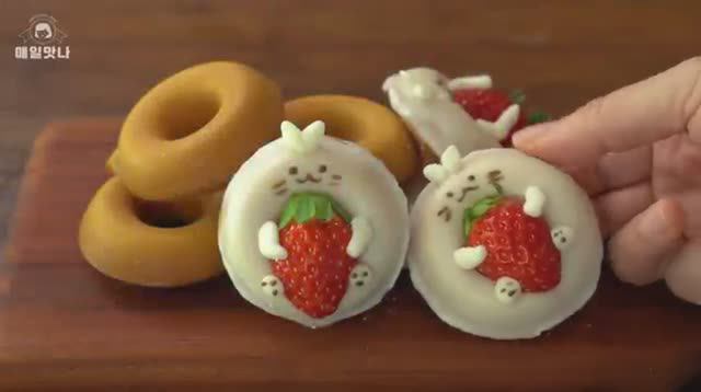 Лучший рецепт запеченных пончиков    Клубничные пончики