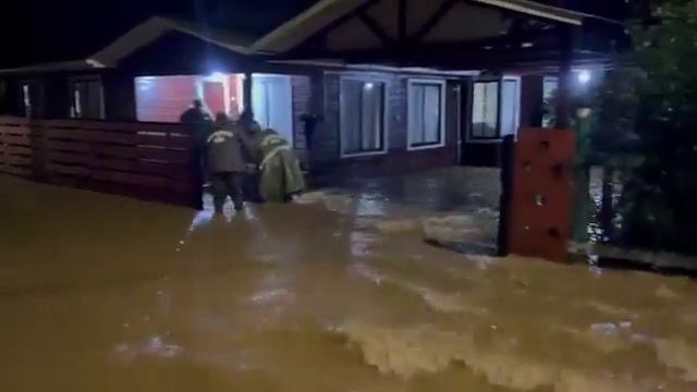 Циклон на берегах Чили

Наводнения продолжаются уже трое суток, ожидая прихода циклона...