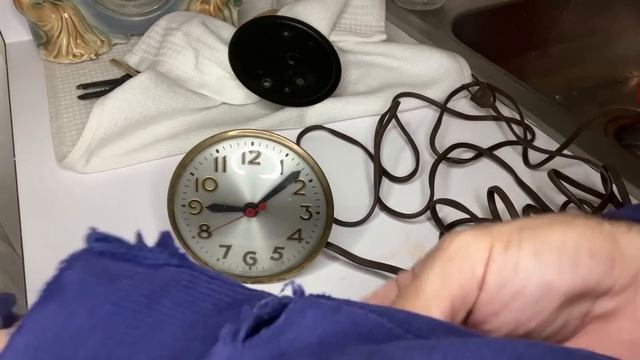 Decapitate that Clock!  Gold Leaf Product Review!