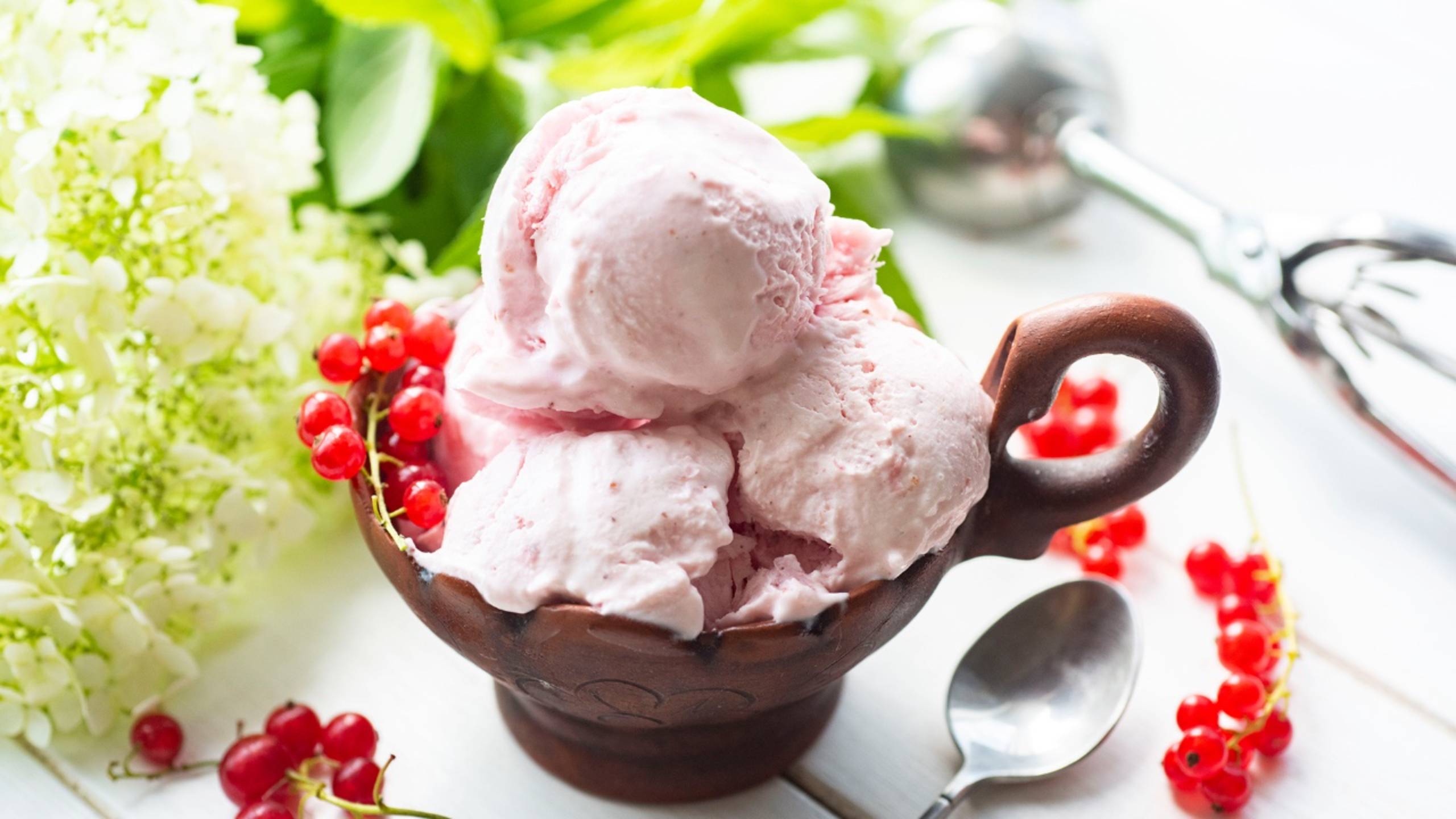 🍧 Сливочное мороженое с красной смородиной - рецепт летнего десерта