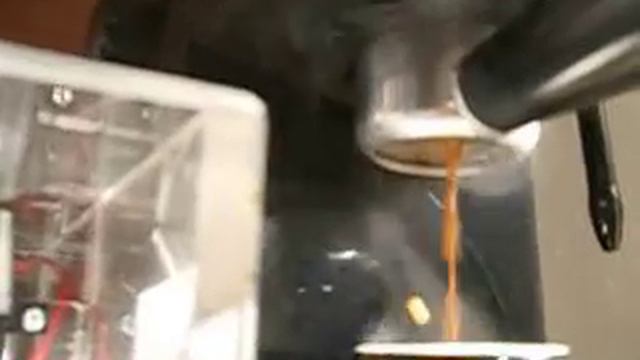Making a double shot of espresso in my hacked espresso machine [WfhszeLt40k]