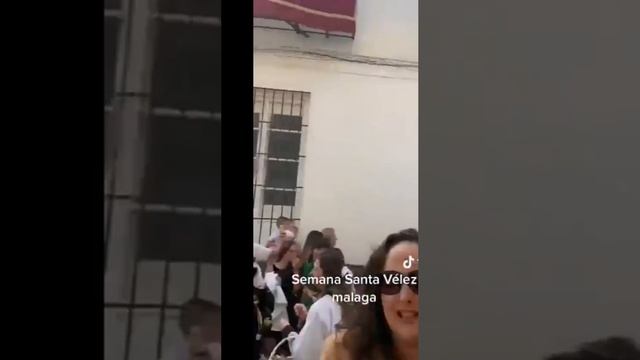 В Испании во время пасхального шествия вспыхнул образ Девы Марии. 

Сколько знаков за последнее врем