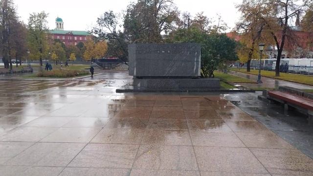 walking city  Moscow, Bolshoi Theatre, Teatralnaya Square, monument to Karl Marx