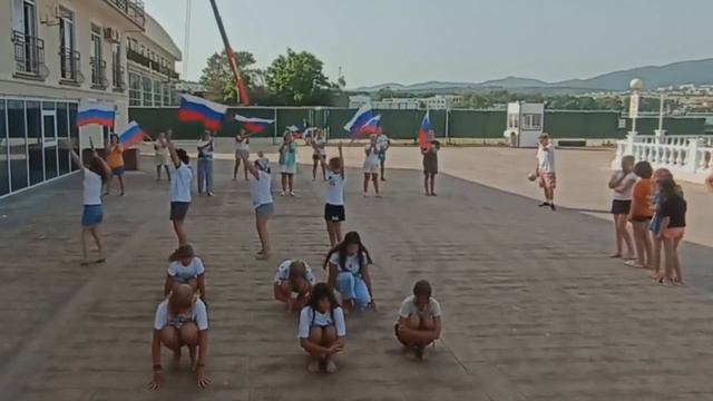 Геленджик. Флешмоб детей Донбасса в память о погибших и раненых детках в Севастополе