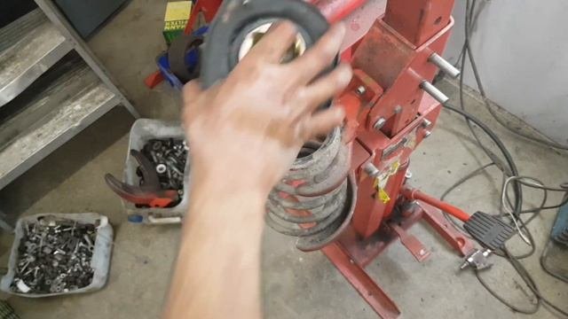 Kia Cerato shock absorber replacement.