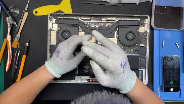 大阪北浜 MacBook Pro 2017 15inch A1707 バッテリー交換修理