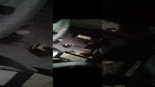 Лопнули 2 болта крепления рулевого на Шеви Ниве..mp4