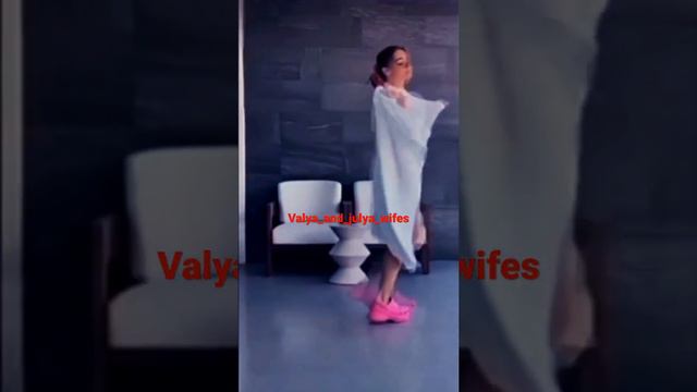 тт аккаунт с 55 подписчиков ак:valya_and_julya_wifes.Тт не работает тут буду снимать всех лю💞