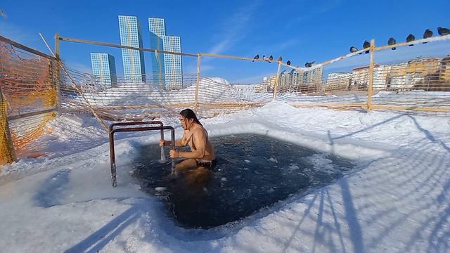 СХОДИЛ В ПРОРУБЬ В МИНУС 22 ГРАДУСОВ СУРОВОГО МОРОЗА.