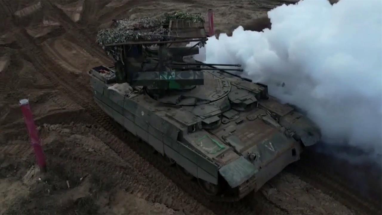 Боевые машины поддержки танков "Терминаторы" помогают занимать новые рубежи на передовой