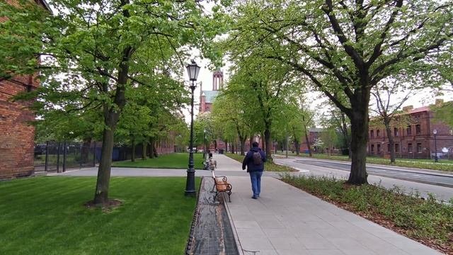 ЖИРАРДУВ. Полчаса от Варшавы. Во что превратили идеальный город. Поляки реагируют на русскую речь.
