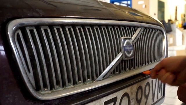 Volvo C30 S40 V50 C70 remove grill and badge