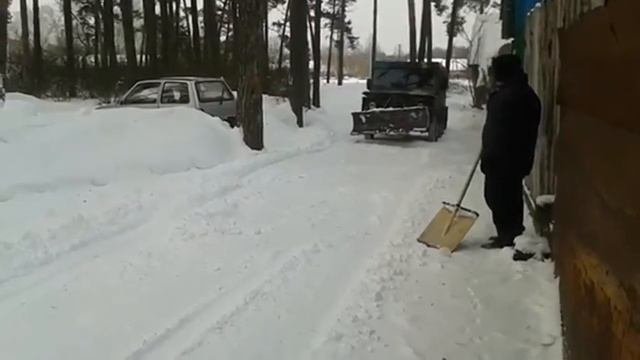луаз чистит снег моё первое видео.