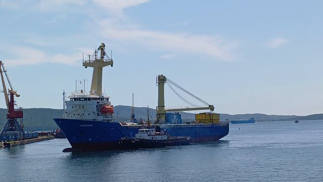 КРАСИВЫЙ КАРАБЛИК ВО ВЛАДИВОСТОКЕ ПРИШЛ С РЕЙСА