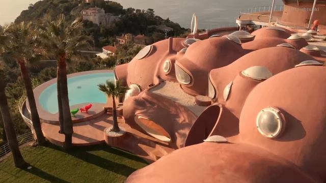 Один из самых удивительных и дорогих домов в мире — «дворец-пузырь» Palais Bulles на Лазурном берегу