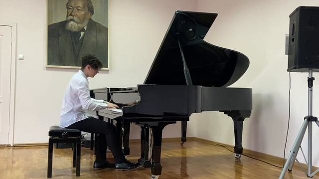 Максим Милославский. Рахманинов. Прелюдия соль минор ор.23 N5. Шопен. Этюд ля бемоль мажор ор.25.