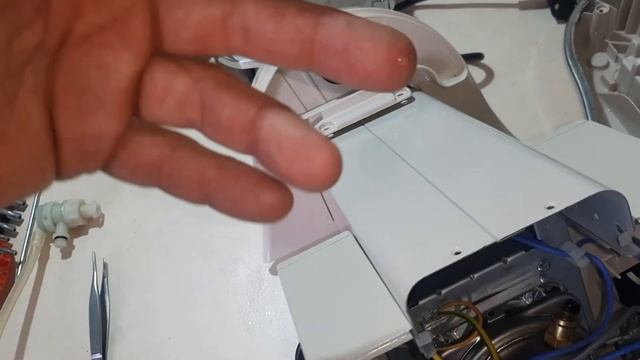 кофеварка DeLonghi не подаёт воду - ремонт.