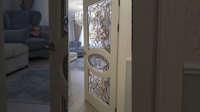 Витраж с фацетами в двери