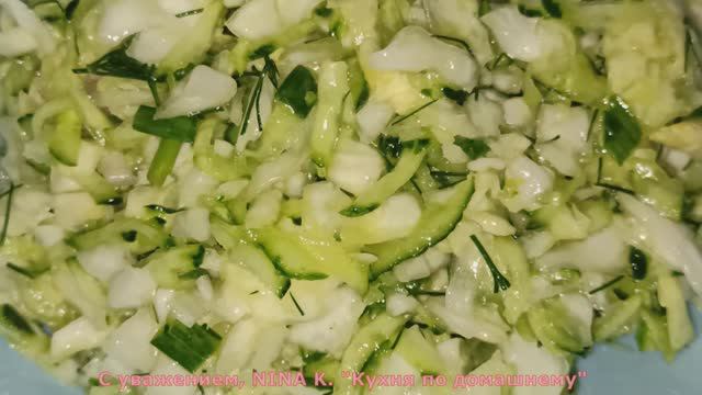 Всегда готовлю к шашлыку такой простой и вкусный салат из капусты с огурцом с маслом! Салата к мясу