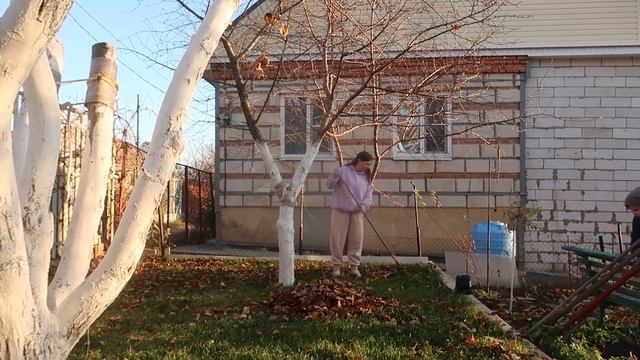 ВЛОГ: ЗАКРЫВАЕМ ДАЧНЫЙ СЕЗОН! УЖАСНЫЙ ГОСТЬ?