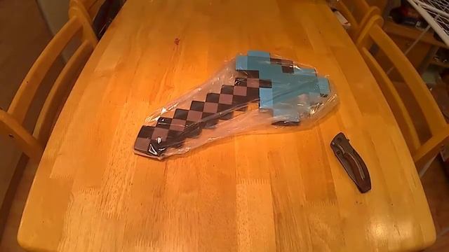 РАСПАКОВКА ИГРУШЕК - UNPACKING TOYS , АЛМАЗНЫЙ ТОПОР МАЙНКРАФТ - DIAMOND AXE MINECRAFT