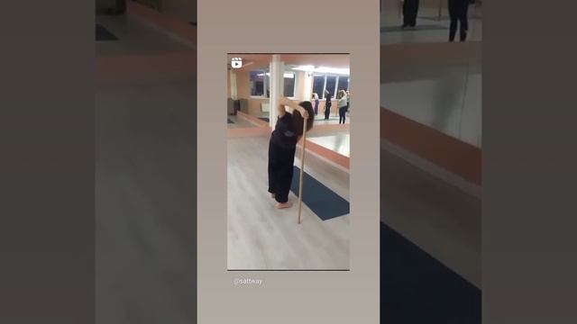 цигун с палкой