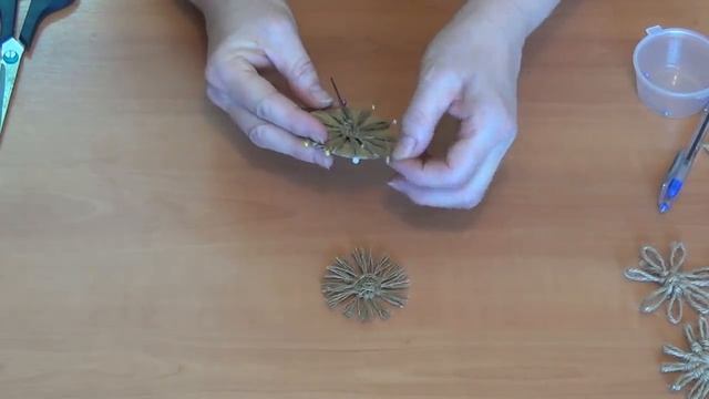 Цветы для декора из джута.