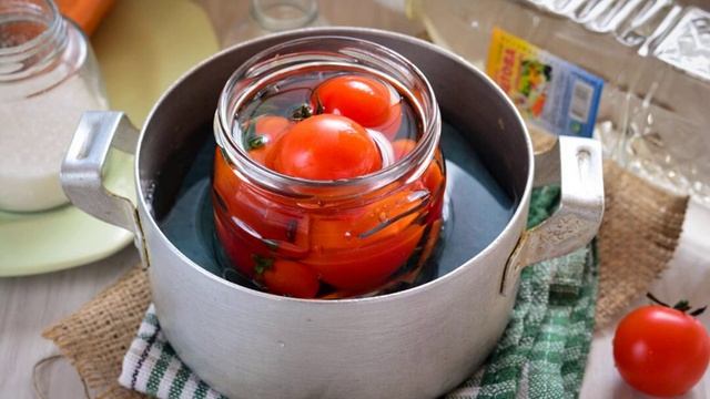 Сладкие помидоры с луком на зиму