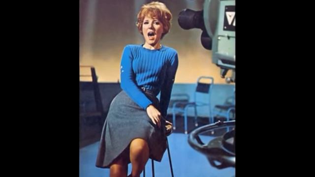 Подмосковные Вечера (на английском). Поет Petula Clark.