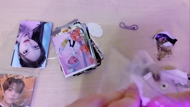 Обустраиваем к-рор уголокSetting up a k-pop corner 