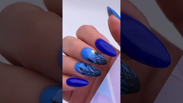 Синий маникюр с рисунком