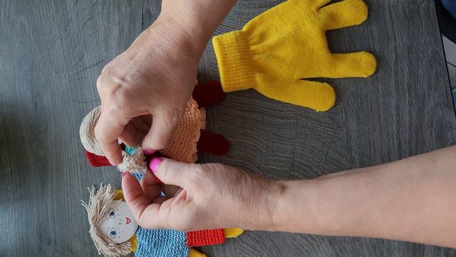🟢 Перчаточные куклы- веселые и полезные пособия. Укрепляют мышцы,пальцев и развивают координацию.