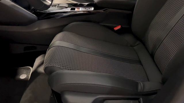 2023 Peugeot e-208 GT (136hp) - Interior and Exterior Details