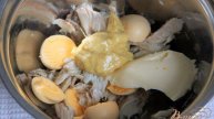 Яйца, фаршированные паштетом из скумбрии