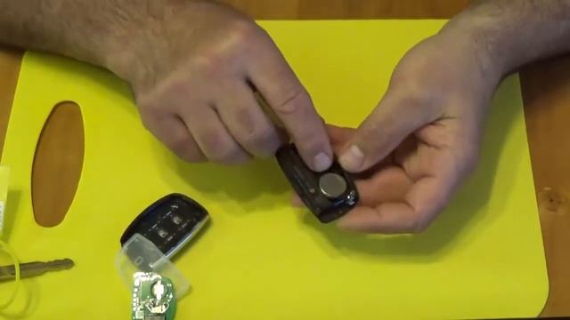 Как заменить батарейку в ключе от автомобиля