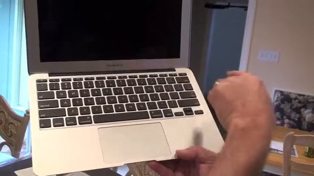 2010 MacBook Air Opening