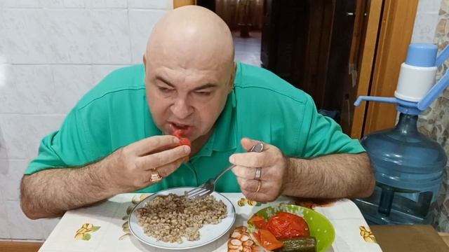 Мукбанг. Тестируем перловую кашу с говядиной. О том как кормили в Советской армии.