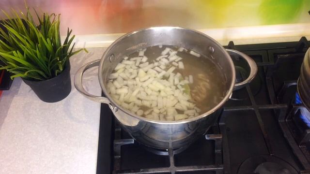 Лапшу для варки супа больше не покупаю. Готовим сами. Быстро и просто