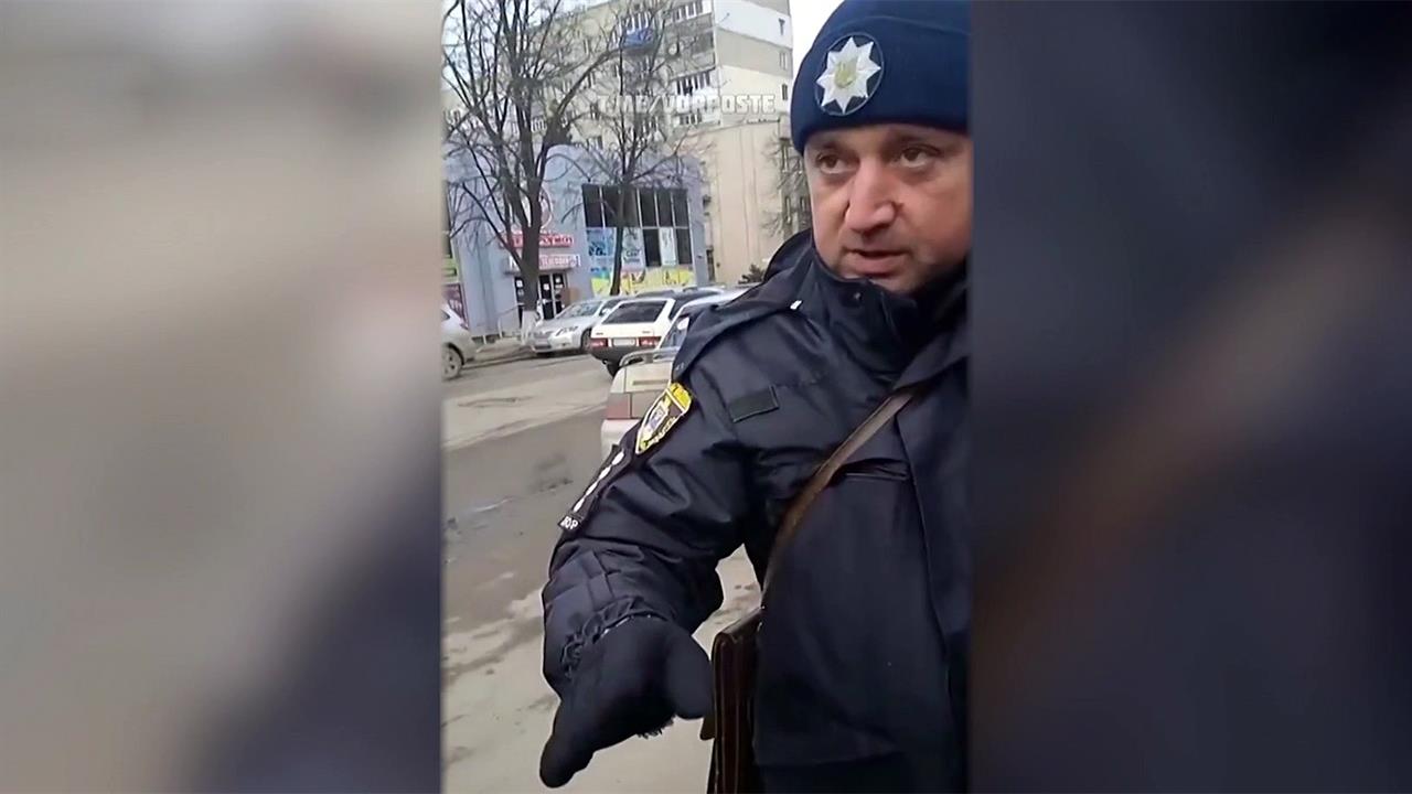 В украинских соцсетях жители предупреждают друг друга об облавах сотрудников военкоматов
