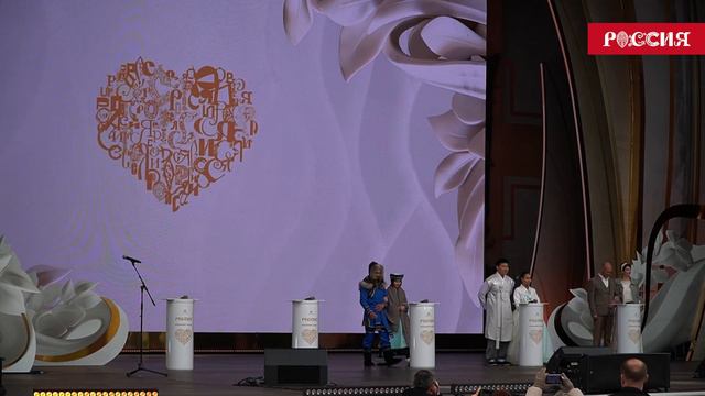 Во второй день Свадебного фестиваля на Выставке "Россия" поженились пять дальневосточных пар