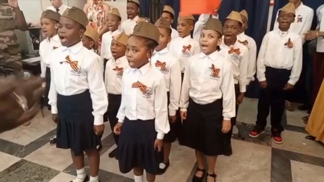🇷🇺В Мали дети теперь учат правильные песни..mp4