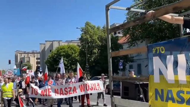 В Варшаве прошел марш против вовлечения Польши в боевые действия на Украине.
