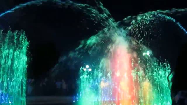 В прошлом году был танцующий фантан:)