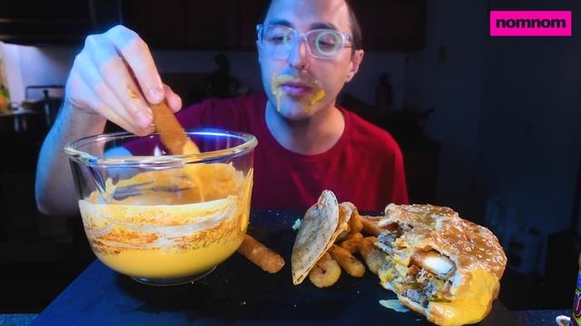 CHEESE SAUCE BURGER KING FEAST! CHEDDAR BACON KING + TACOS CHEESE STICKS ONION RINGS  * MUKBANG*