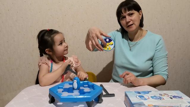 Пингвин в ледяной ловушке. Спаси пингвина.