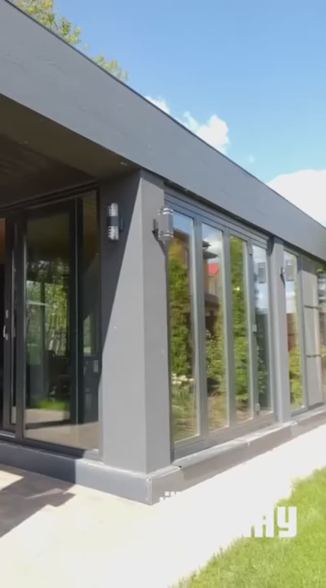 Панорамная беседка в современном стиле с раздвижной дверью РЕХАУ Intelio Slide.